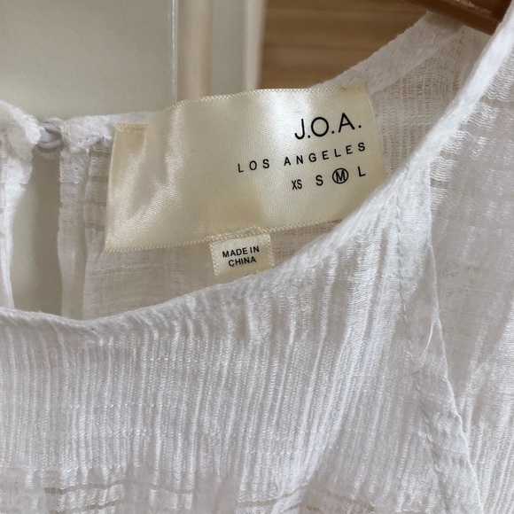 J.O.A. linen blend summer white top - Picture 2 of 4